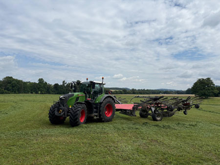 Traktor auf Feld